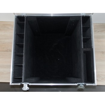 Case pod S900 oraz 8 baterii lub akcesorii